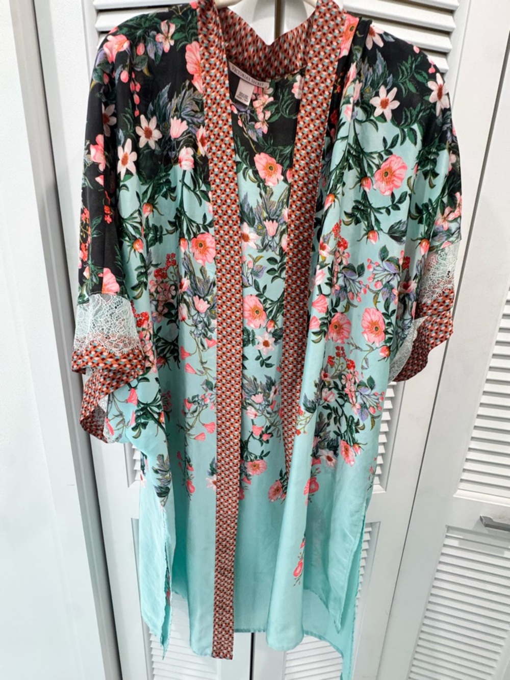 Victoria's Secret Floral Mint and Black Lightweight Kimono Robe